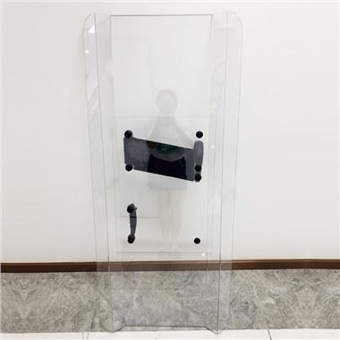 Lá chắn chống bạo động của cảnh sát bảo vệ cho quân đội